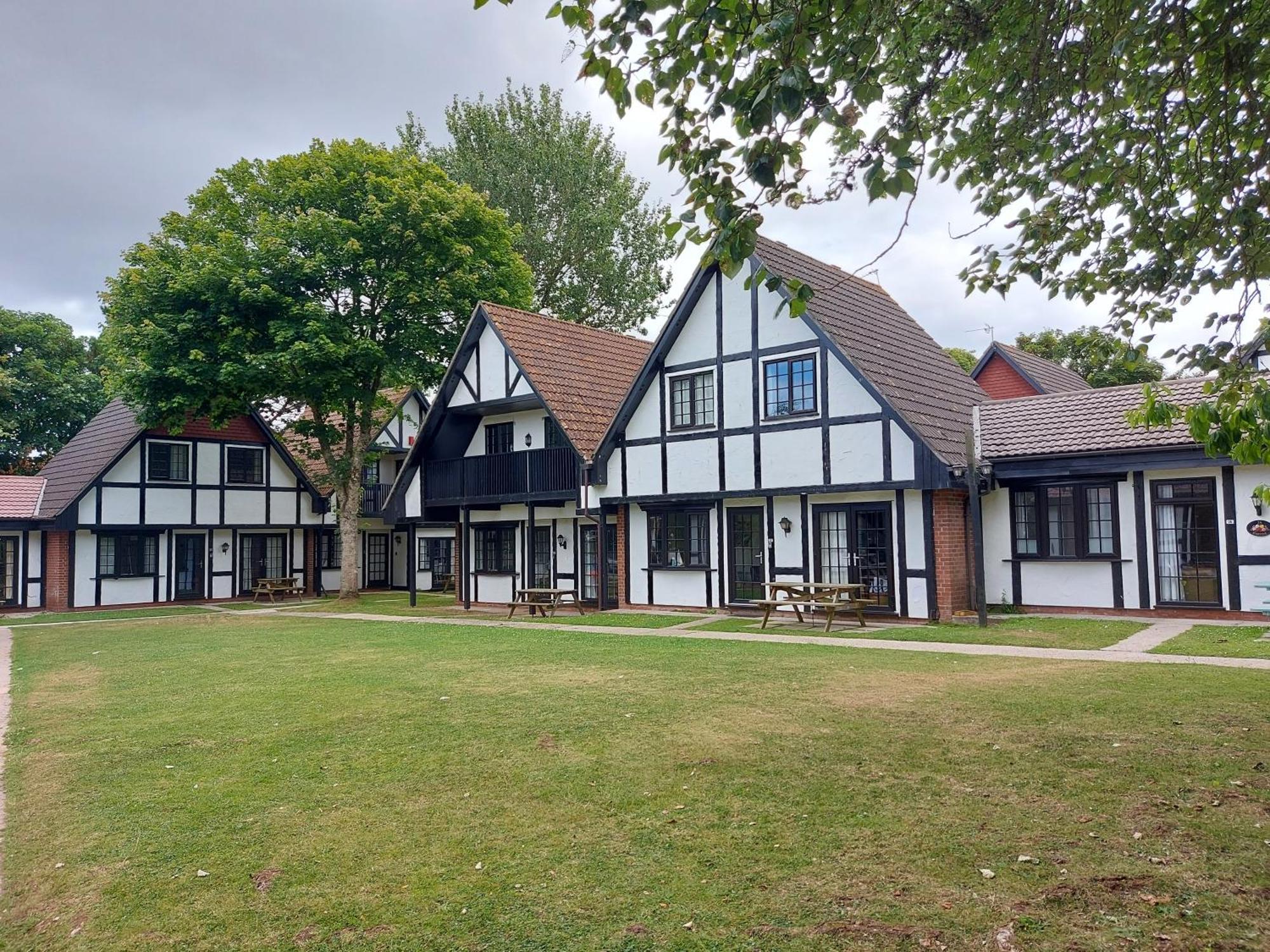 3.9. Tudor Court Villa Hayle Exterior photo